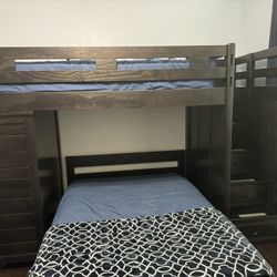 Gorgeous Bunkbed With Twin Mattress Included 