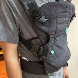 Infantino Baby carrier 