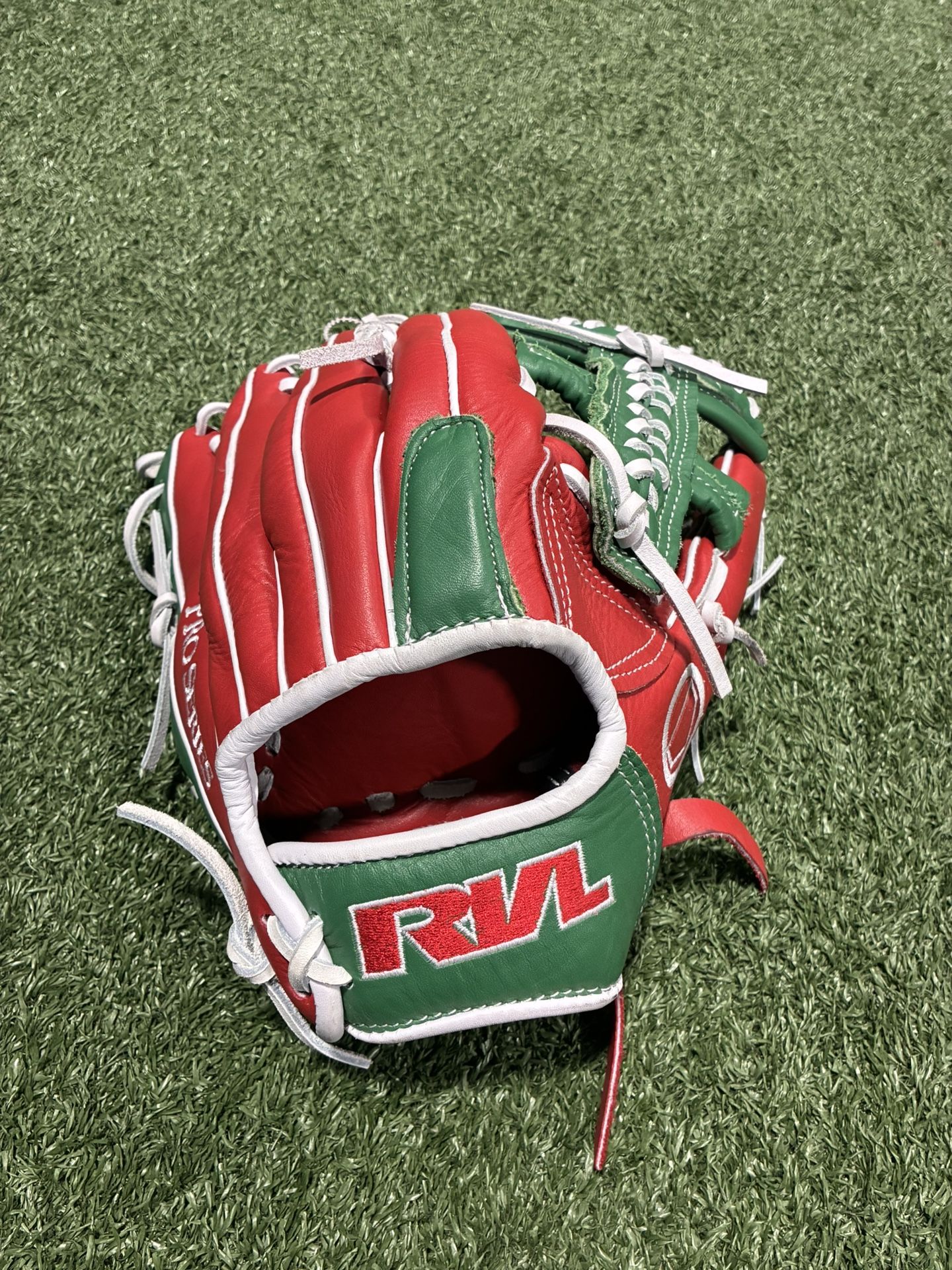 Premium Mexican Leather Baseball/Softball Glove, 13 inch