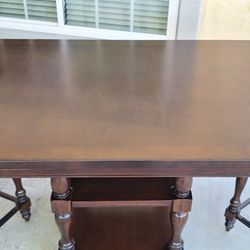 Table Set. Brown  Like New 