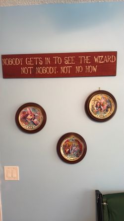 Wizard of Oz plates and plaque