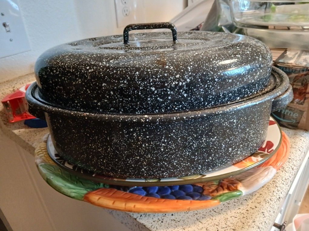 HOLIDAY ROASTING PAN AND SERVING TRAYS