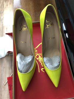 Christian Louboutin women’s shoes size 39 original price 745