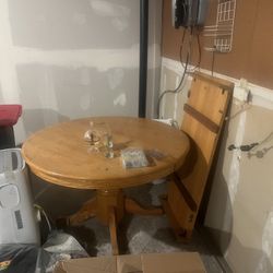 Wood Dining Table With Middle Extender. No Chairs
