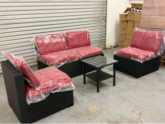 New inbox 5-pc patio set with cushions