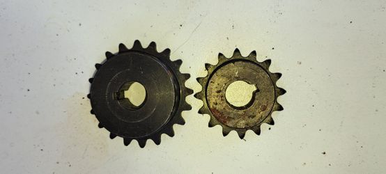 pair if 5/8 shaft sprocket with keyway and two set screws