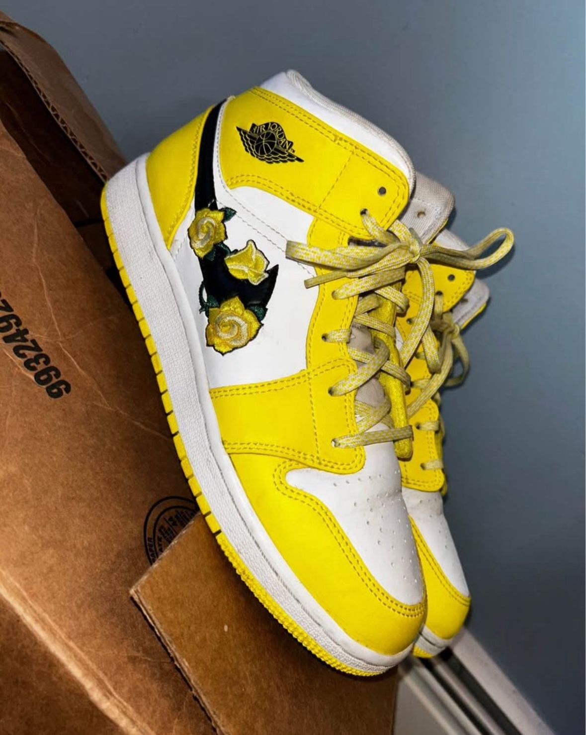 Women’s Air Jordan 1 Mid SE GS 'Rose Patch - Dynamic Yellow'