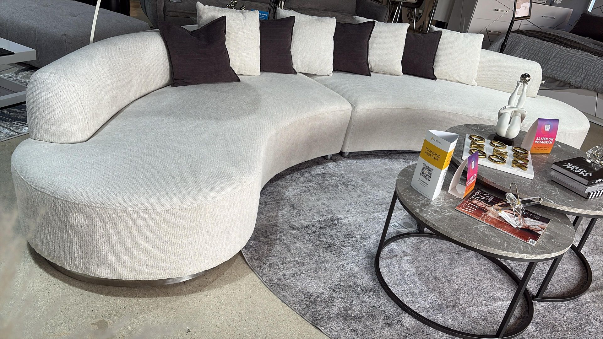 Curse Sectional Sofa with Pillows 