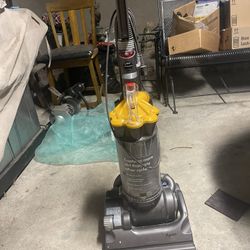 Dyson Dc33 Vacuume Working Very Good 