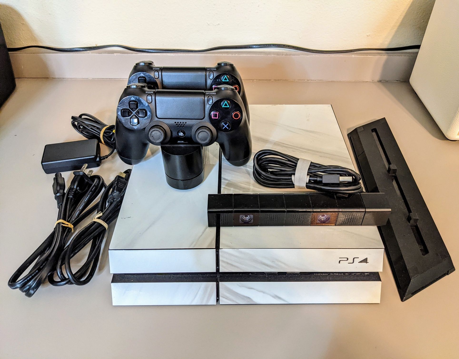 1TB Hybrid HDD Sony PlayStation 4 with extra Controller + Vertical Stand + Controller Charging Station + PS Camera 