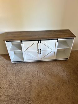Farmhouse TV stand/ media consol