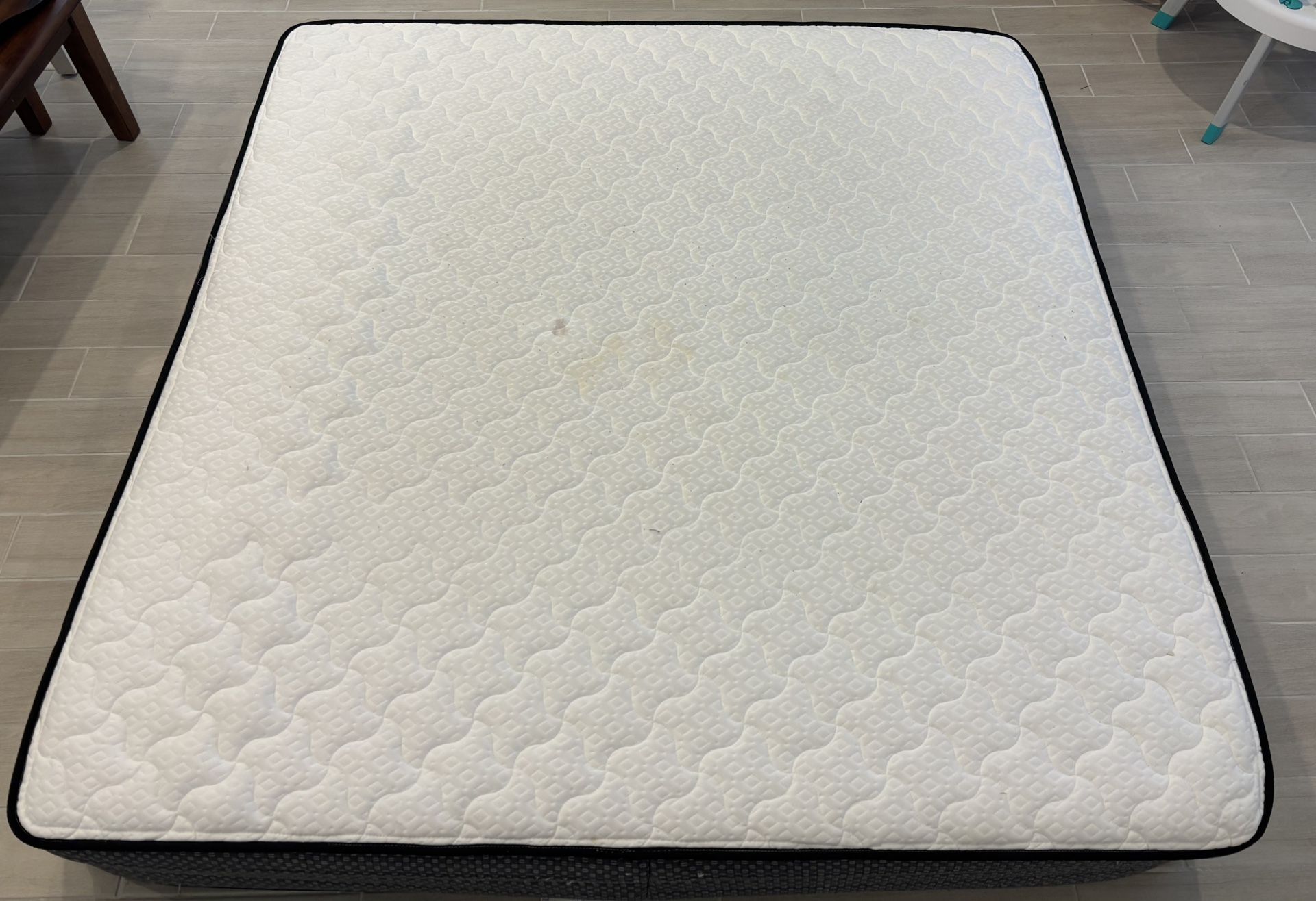 King Size Soft Mattress In Oakleaf