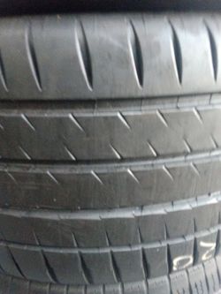 285/35R20