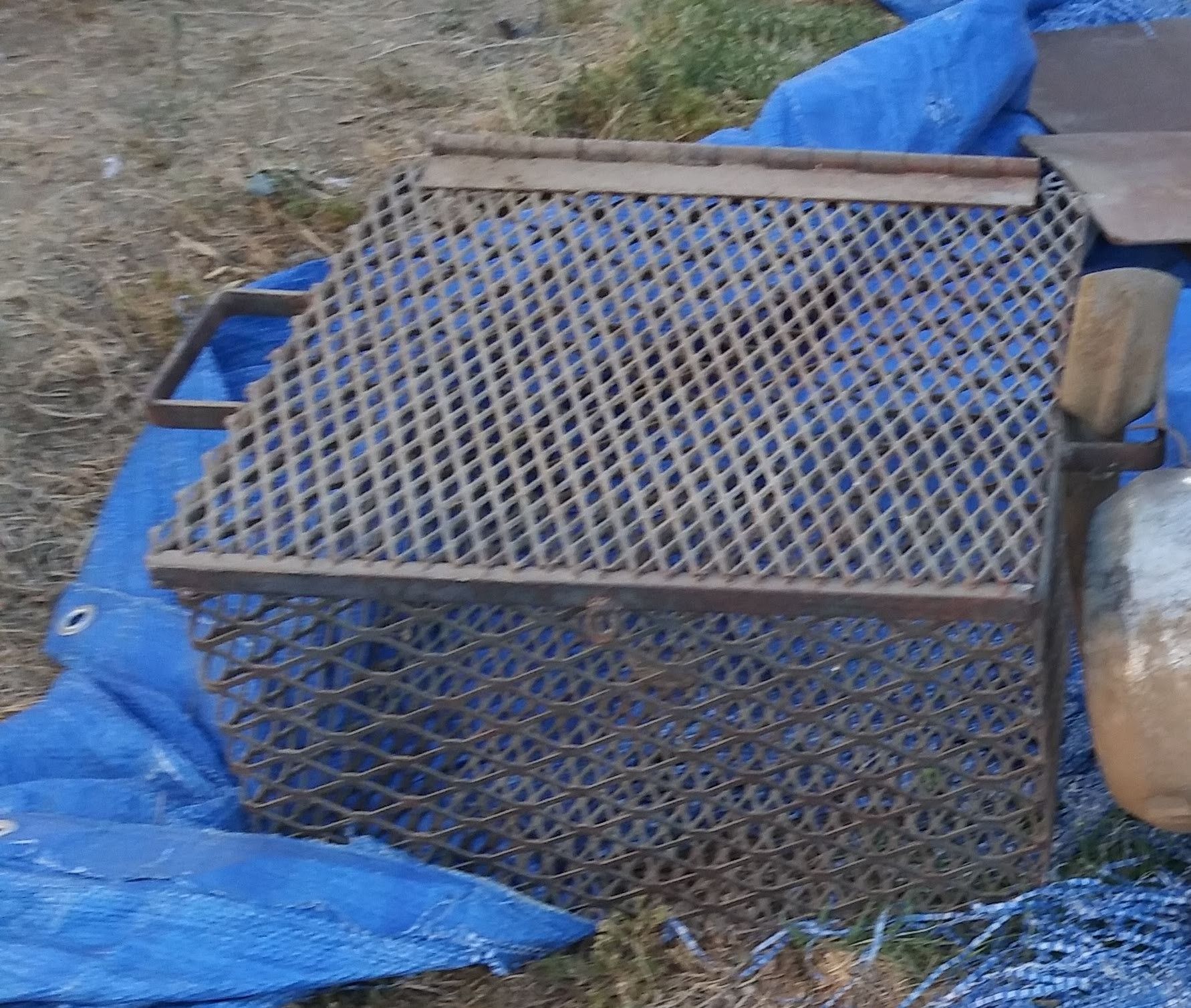 GUESSING GAME ITEM! I DON"T KNOW WHAT THE HECK THIS IS BUT I DO KNOW IT'S FOR SALE 😁