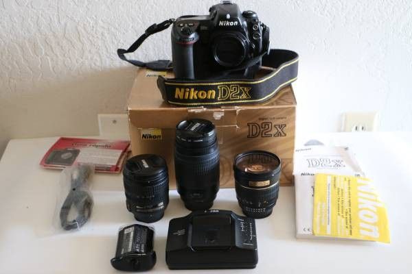 Nikon D2X Digital SLR Camera Body with 3 lenses in a mint condition