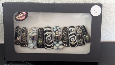Press on nails