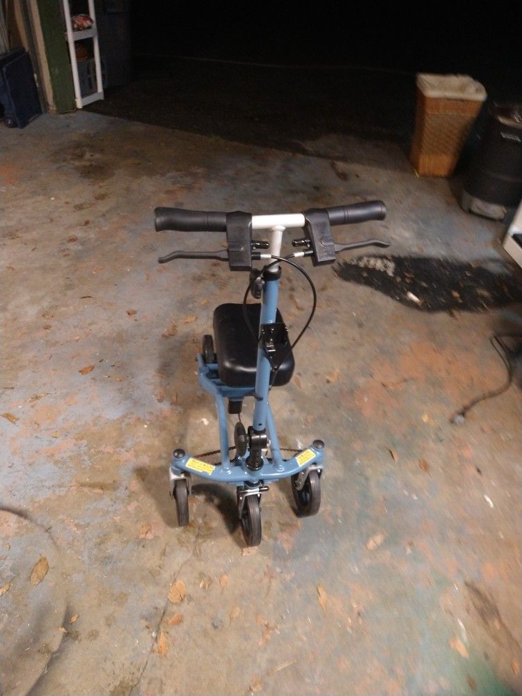 Swivelmate Knee Walker