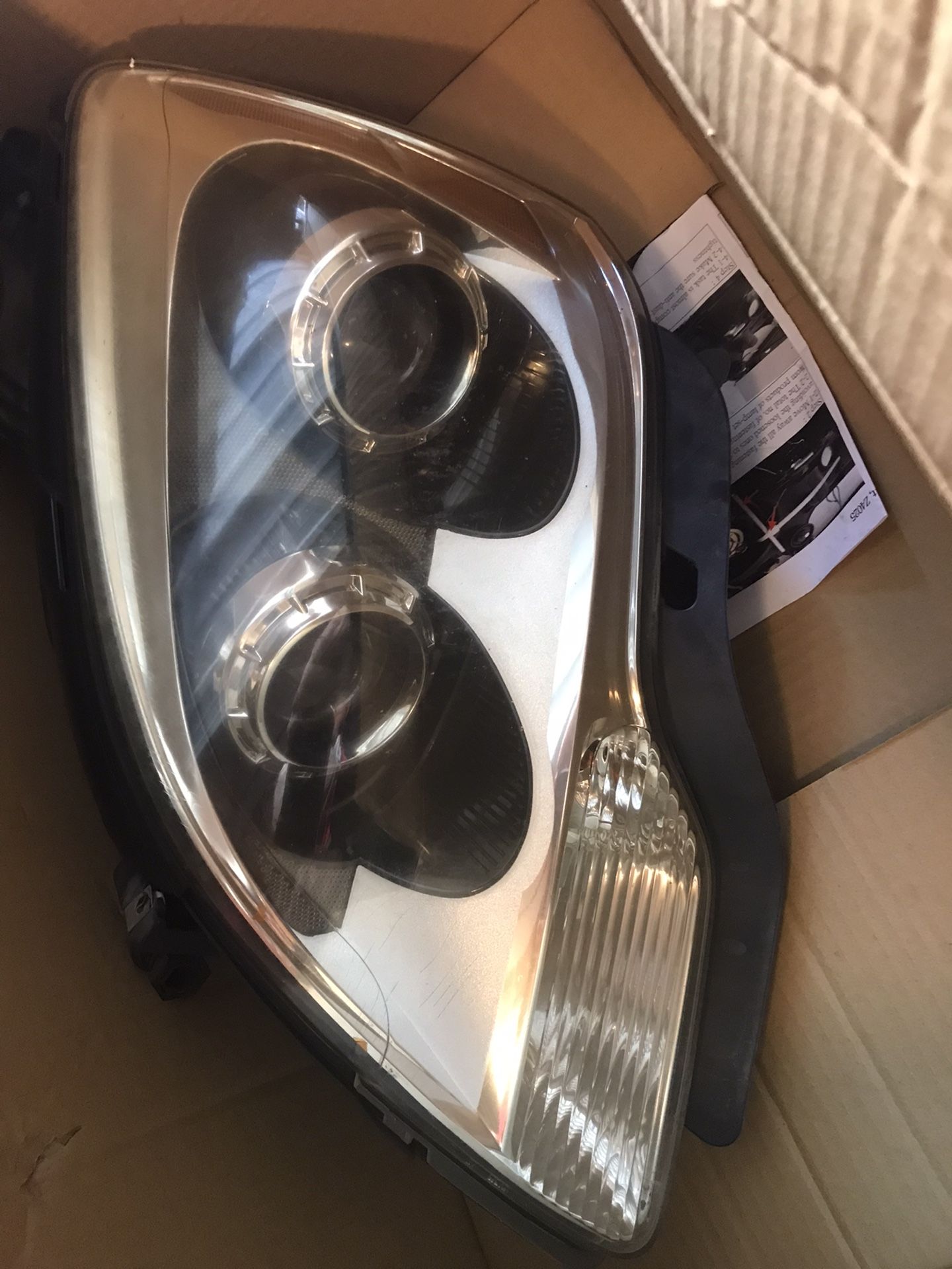 2012 GMC ACADIA DRIVERS SIDE HEADLIGHT 