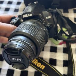 Nikon D3000 10.2 MP DX DSLR Camera & 18-55mm 3.5-5.6 VR Zoom Lens