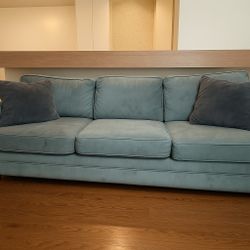 green couch 