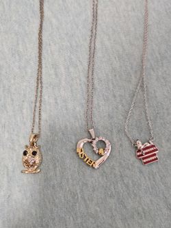 Silver Necklac.  Heart Says Sister, 