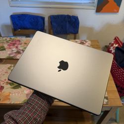 MacBook Pro 14” - Chip: M2 Pro - Storage: 1TB