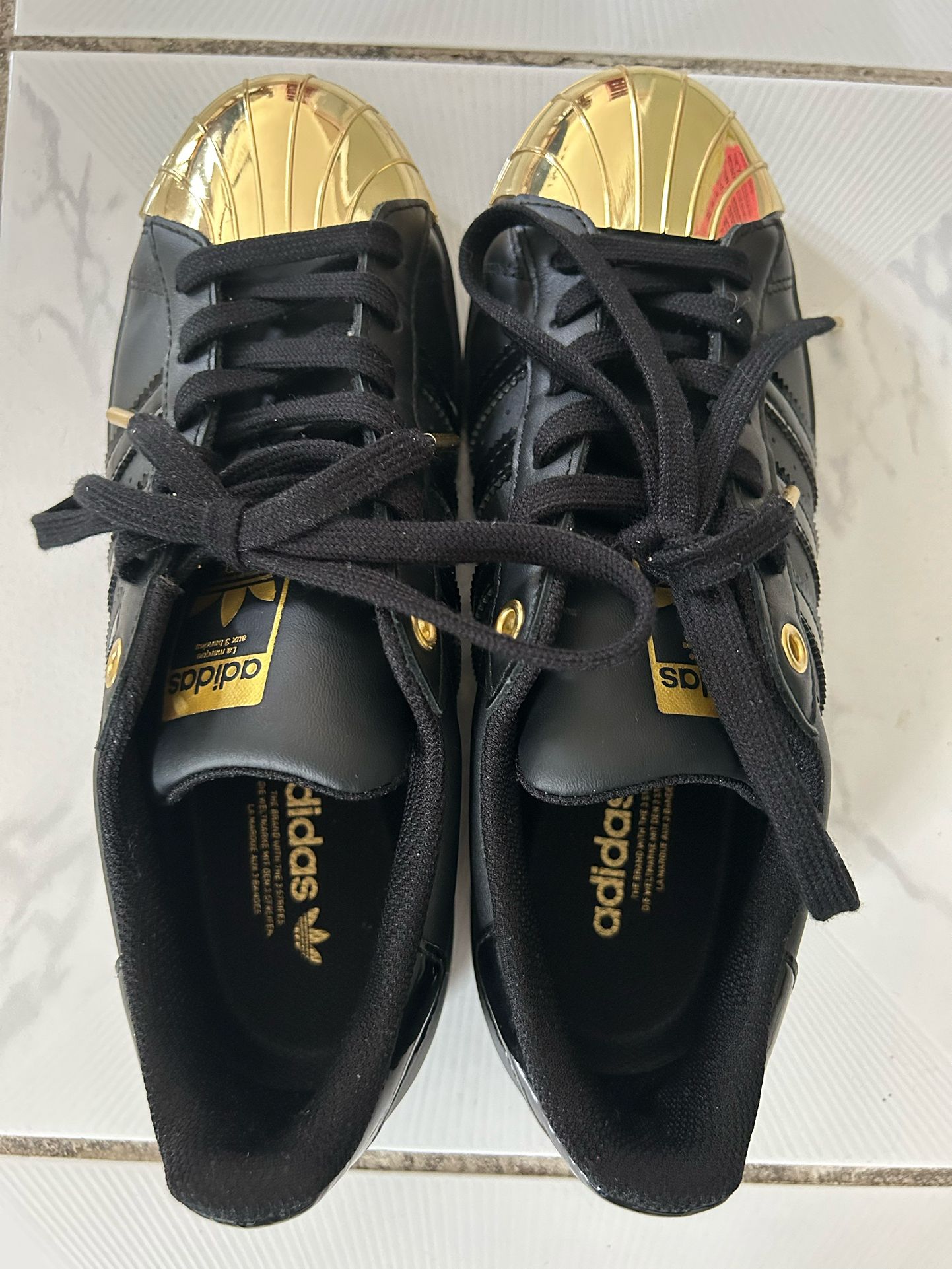 Men’s Adidas Superstar Sneakers With Metallic Golden Toes