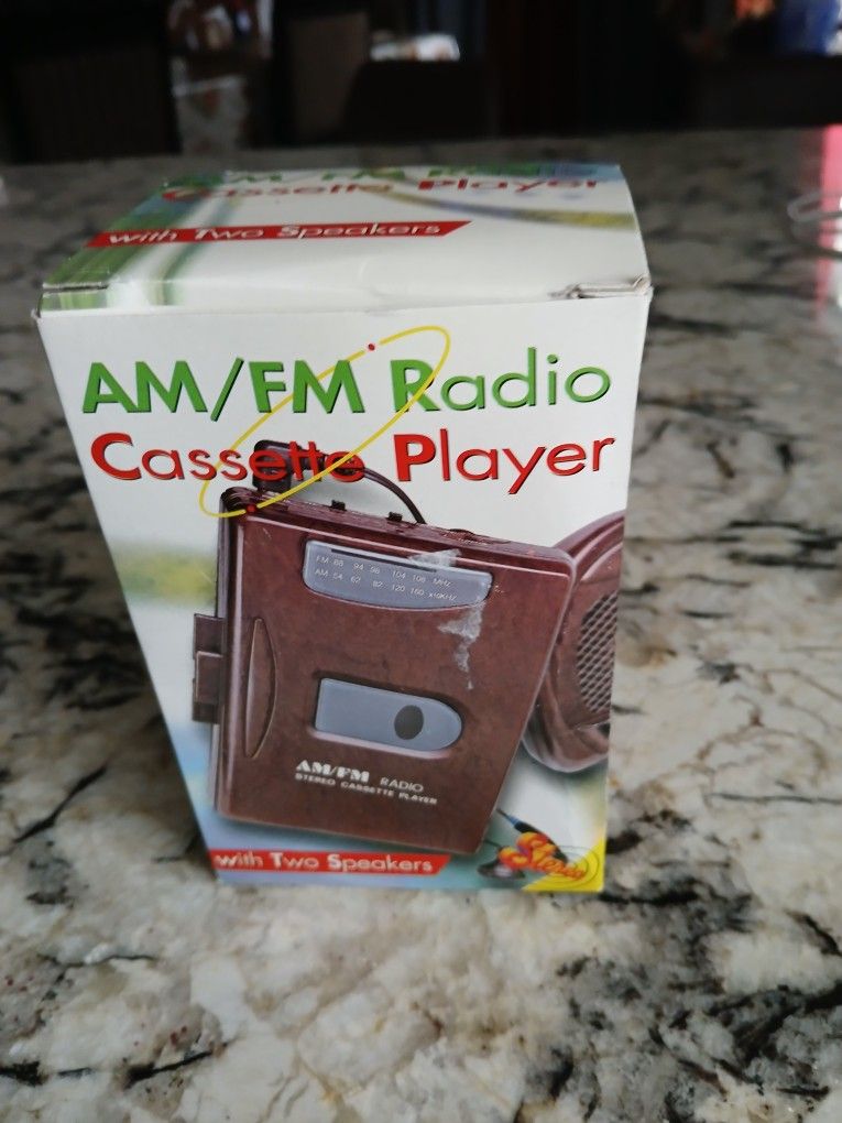 AM/FM RADIO CASSETTE PLAYER