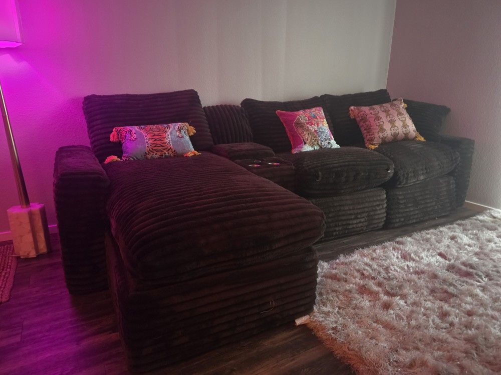 ✨ Dream Couch – Brand New! Must Go! ✨
