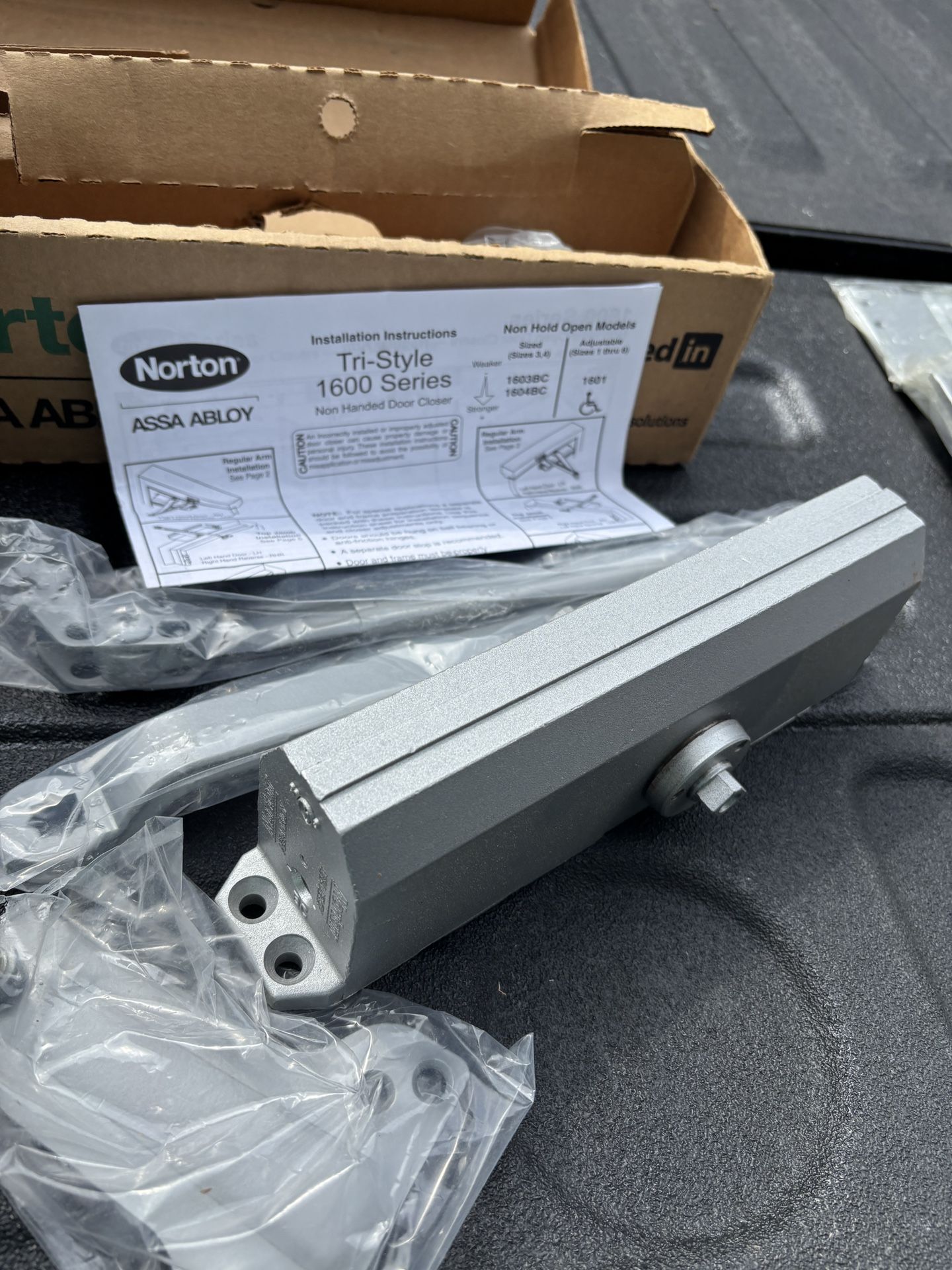 Norton Door Closer W/mounting Plates