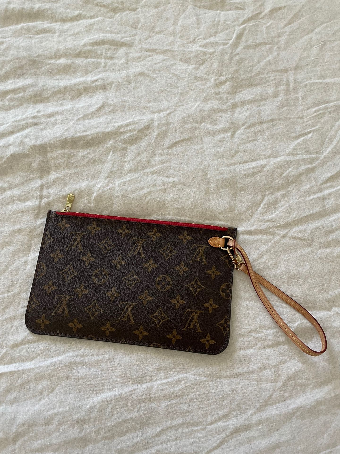Authentic Louis Vuitton Shopping Bag, Box And Dust bag For NeverFull for  Sale in Redlands, CA - OfferUp