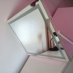LED Lighted Vanity Mirror (Cool & Bright Settings)