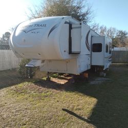 35' 5th Wheel Queen Bdrm & Bunkhouse