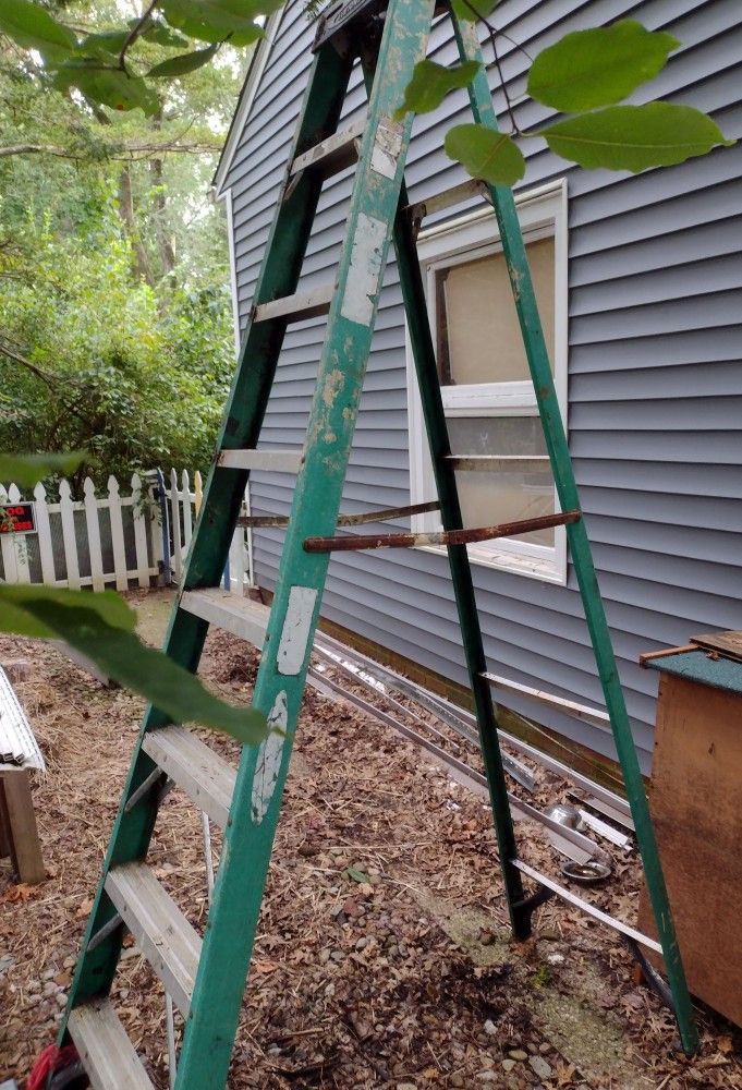 Fiberglass Ladder 8 Ft