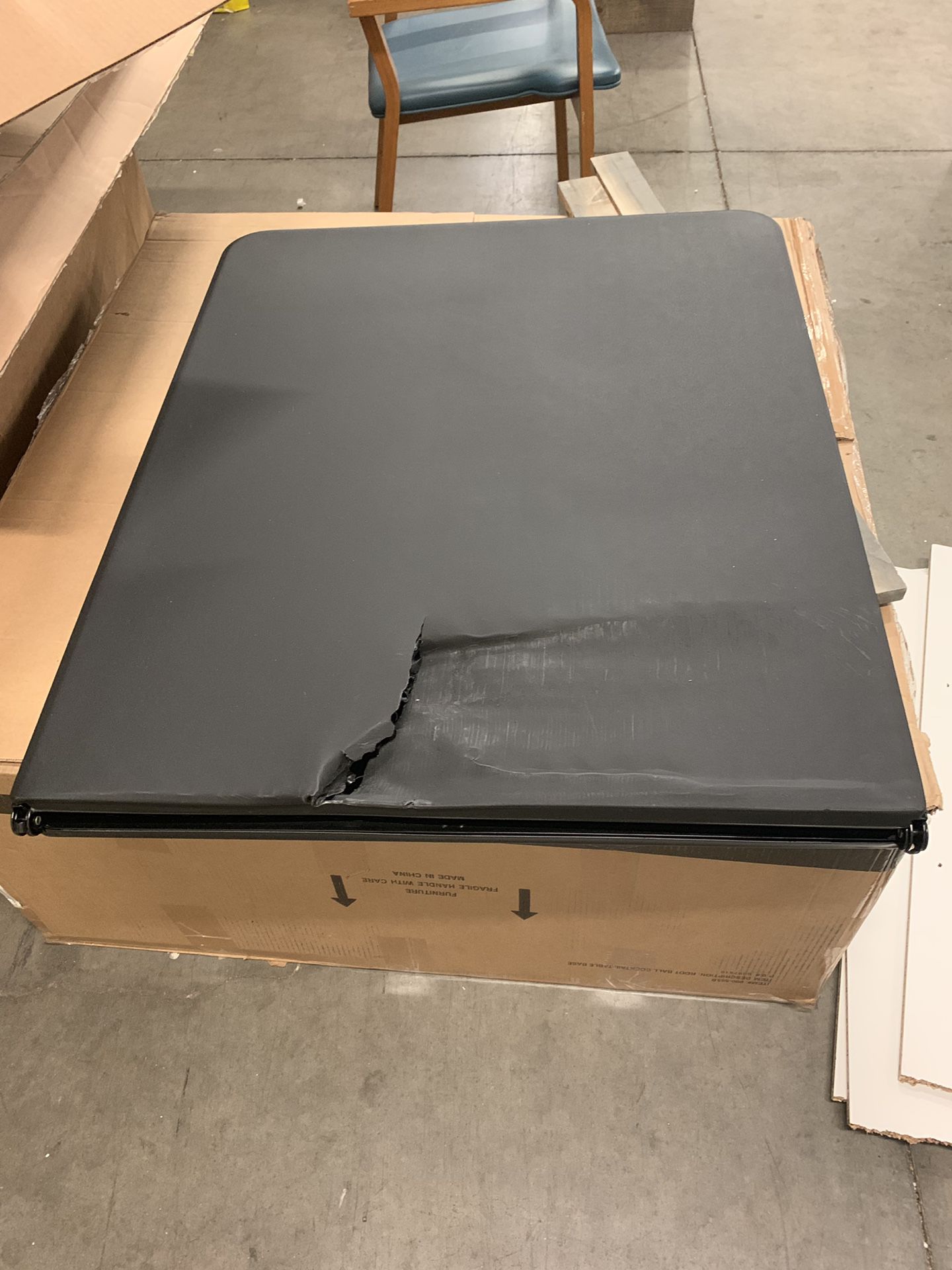 Black folding table • damaged