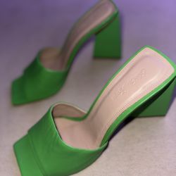 Brand : Saks fifth Avenue Color Is Green Size 8