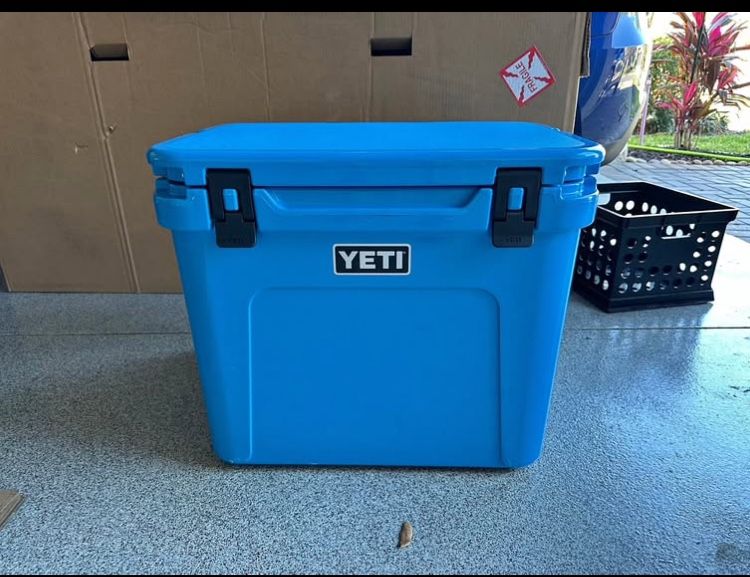 YETI Roadie 60 Wheeled Cooler with Retractable Periscope Handle