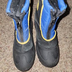 snow boots size 4y