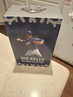 Joe Kelly Quakes Chaquetas Bobblehead SGA 7/19/24