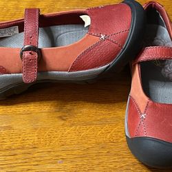 NWOT Red Keen Mary Jane Size 5