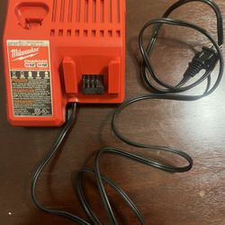 Milwaukee M18/M12 Charger