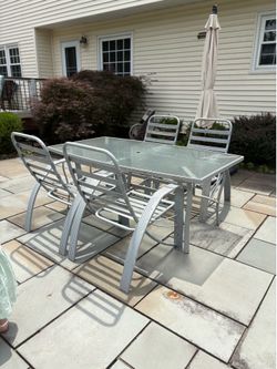 Outdoor dining set
