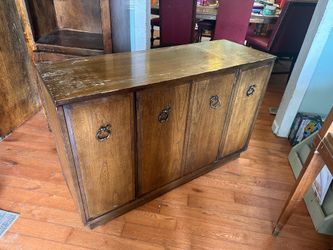 Entertainment center