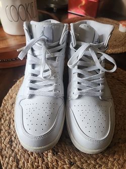 NIKE AIR JORDAN 1 MID RETRO $150