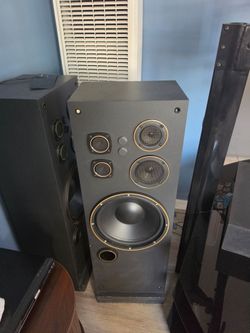 Tower speakers 1 pair.