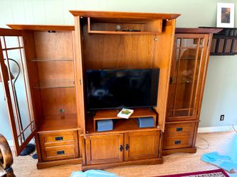 Entertainment center