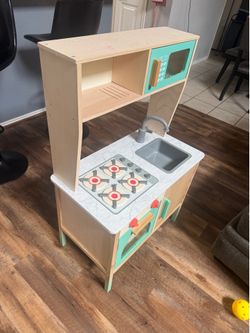 Toy kitchen