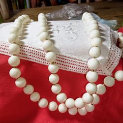 White Porcelain Beaded Necklace With Latch