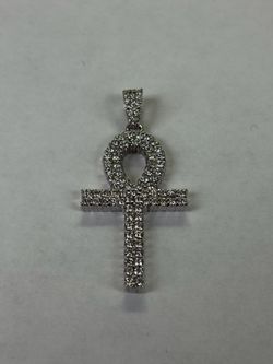 14K WHITE GOLD PENDANT WITH DIAMONDS