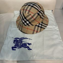 burberry Reversible Bucket Hat in Iron